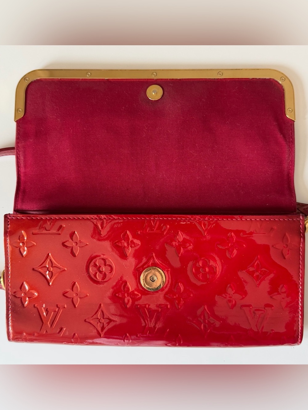 Louis Vuitton Pomme D’Amour Monogram Vernis Rossmore MM Clutch Bag - Picture 8 of 16